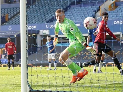 10 hình ảnh khó quên nhất vòng 8 EPL: Pickford "câm lặng" trước Fernandes