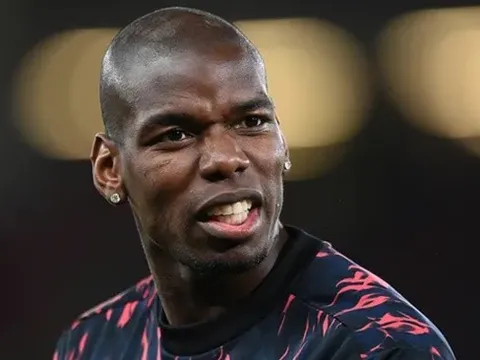 Bị 105 triệu 'đè bẹp', cựu sao Juventus bảo vệ Pogba