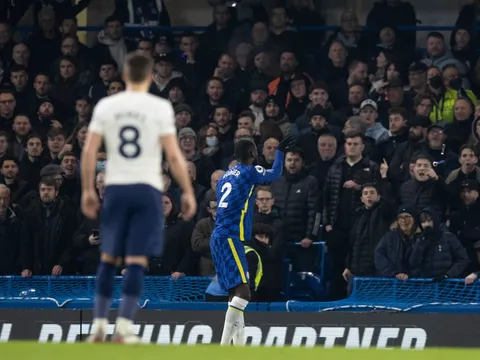 Bị CĐV Tottenham tấn công, Rudiger phản ứng đầy bất ngờ