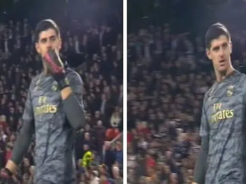 Bị CĐV Valencia huýt sáo, Courtois làm 1 hành động khó tin!
