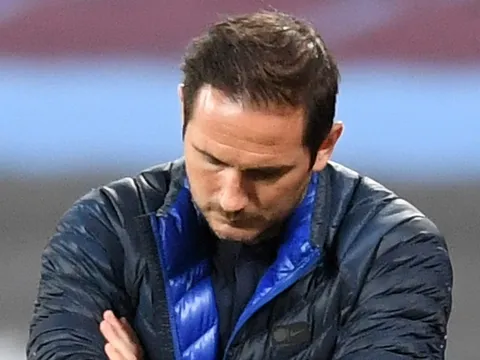 Lampard bị Chelsea sa thải, Essien lên tiếng