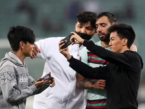 Bị fan vây quanh, Fernandes sốc với hành động của nhân viên an ninh