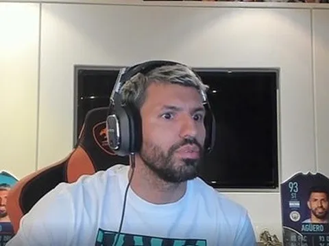 Bị gặng hỏi mãi về Messi, Aguero điên tiết làm 1 hành động dằn mặt NHM