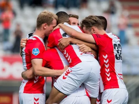 Bi hài chuyện đội bóng Hà Lan bị "sờ gáy" vì quảng cáo đồ chơi người lớn