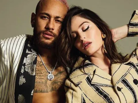 Bị hỏi về cuộc tình tay ba với Neymar, siêu mẫu xinh đẹp sửng cồ