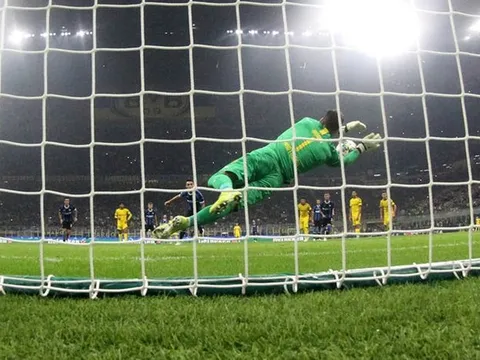 Bị khuất phục 2 bàn, sao Dortmund vẫn có lần đầu làm "chuyện ấy"