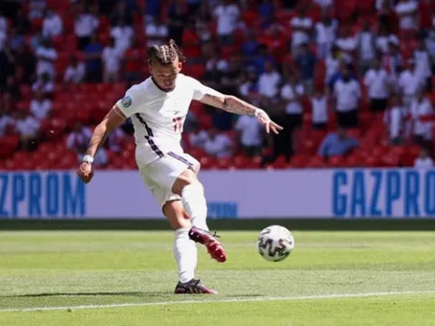 Bí mật nằm đằng sau màn trình diễn siêu hạng của Kalvin Phillips