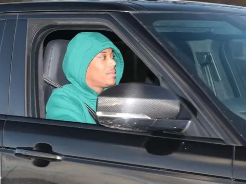 Biểu cảm không ngờ của Anthony Martial khi đến sân tập Man Utd