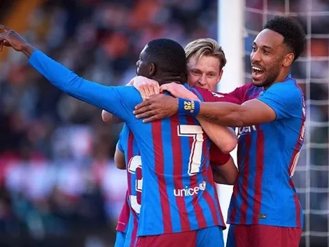 Aubameyang lập hattrick trong trận thắng 4-1 của Barca