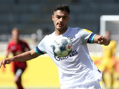 Bỏ 24 triệu euro mua trung vệ dự phòng, Liverpool lập tức bị từ chối