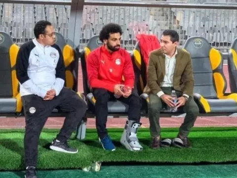 Bó cả chân, tuyển Ai Cập vẫn buộc Salah phải ra sân?