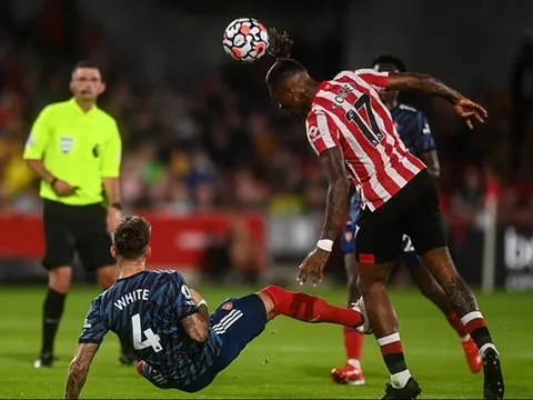 Bom tấn Arsenal hiện nguyên hình?