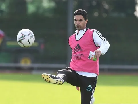 Bón hành cho học trò, Mikel Arteta được yêu cầu xỏ giày ra sân