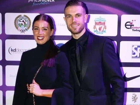 Bóng hồng lặng thầm phía sau đội trưởng Liverpool