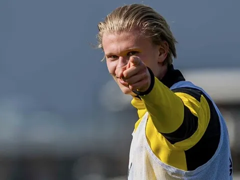 Raiola 'lộng hành', Dortmund liền chốt giá không tưởng bán Haaland