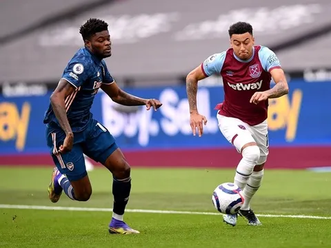 Quá bùng nổ, Lingard được ví như huyền thoại của Liverpool