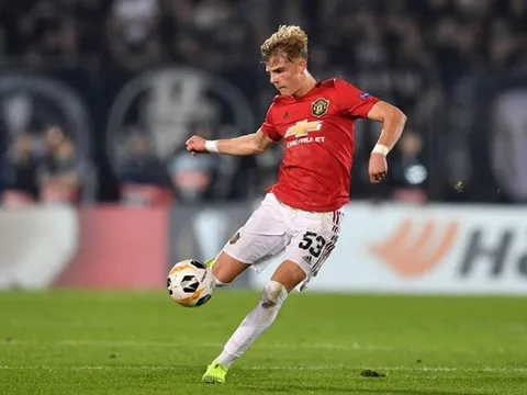 Đây, phản ứng của thuyền phó Man Utd với "kẻ thay thế Ashley Young"