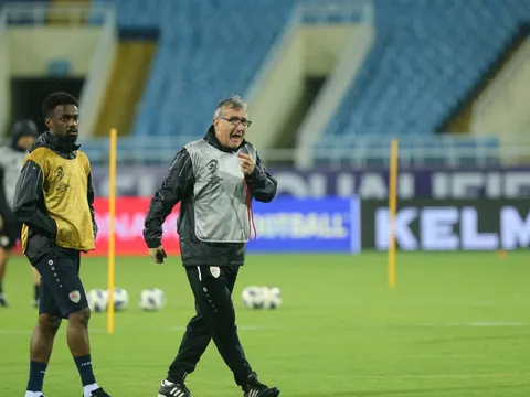 HLV 70 tuổi dầm mưa, rèn quân quyết đấu tuyển Việt Nam