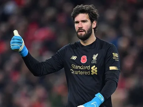 XONG! Liverpool xác định ngày đón Alisson Becker trở lại