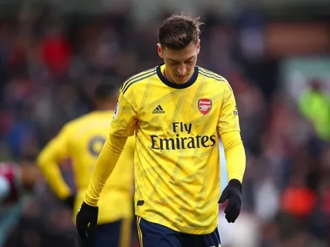 Đồng tình với Arteta, HLV tuyên bố sẵn sàng 'phũ' với Mesut Ozil