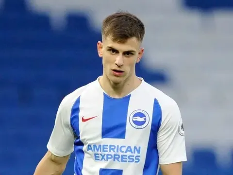 Brighton chia tay tiền vệ 22 tuổi trước khi mùa giải kết thúc
