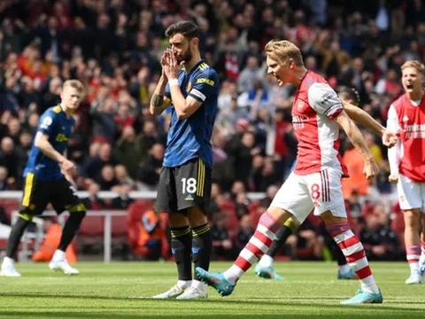 Xhaka 'xát muối' vào nỗi đau của Bruno Fernandes