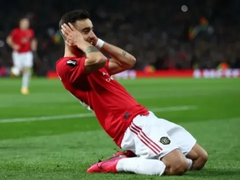 Bruno Fernandes hé lộ nguồn gốc của màn ăn mừng "độc nhất vô nhị"