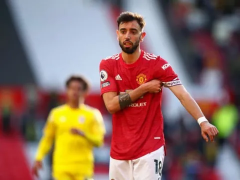 Bruno Fernandes hé lộ về cú giật gót cho Edinson Cavani ghi bàn