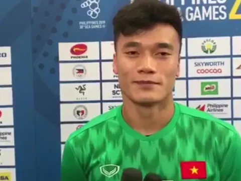 Bùi Tiến Dũng e thẹn khi được động viên 'tươi lên em ơi'!