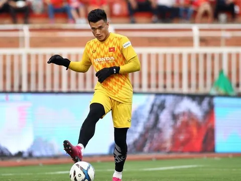Tại sao BHL U22 Việt Nam lại để Bùi Tiến Dũng bắt suốt 90 phút trước U22 UAE?