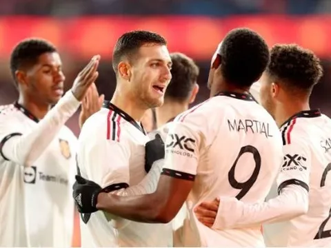 Tam tấu thăng hoa, Man Utd có trận thắng thứ 3 liên tiếp