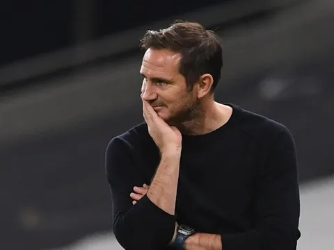 Bùng nổ ở ĐT Ý, sao Chelsea cứu Lampard khỏi 'bàn thua trông thấy'