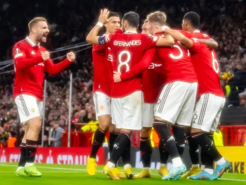 Bùng nổ phút bù giờ, M.U nhọc nhằn giành thắng lợi