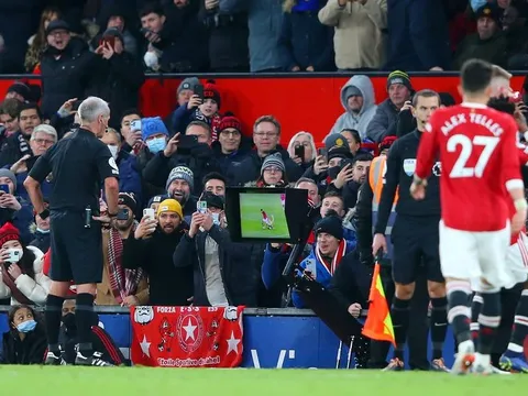 BXH Premier League không VAR: Thứ hạng Arsenal, M.U thay đổi