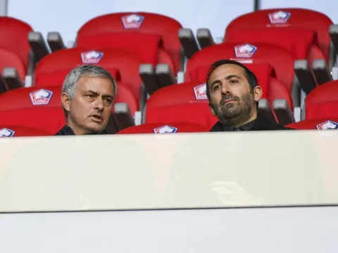 "Tôi có thể tới M.U. Tôi hay bàn bạc với Mourinho về họ"