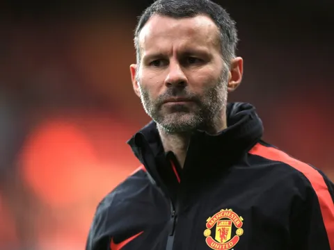 Cãi lời Sir Alex, Ryan Giggs "thông đồng" với David Moyes khiến Man United ôm hận