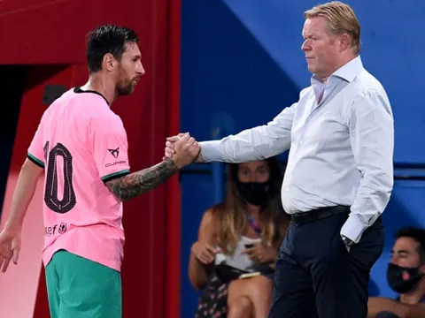 Cái ôm của Koeman và sự vực dậy một "mãnh thú" bên trong Messi