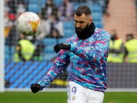 Cảm nhận sức ép từ Haaland, Benzema lập tức hành động