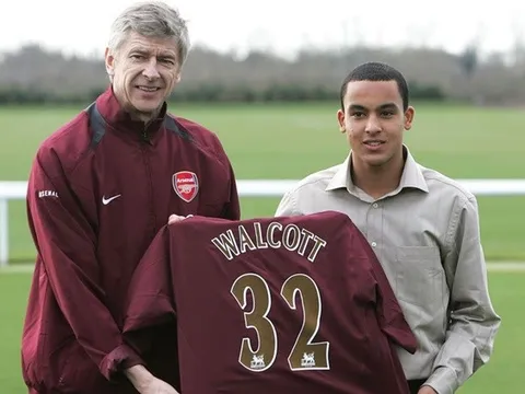 Cảnh báo thần đồng Arsenal, John Barnes lấy Theo Walcott làm minh chứng
