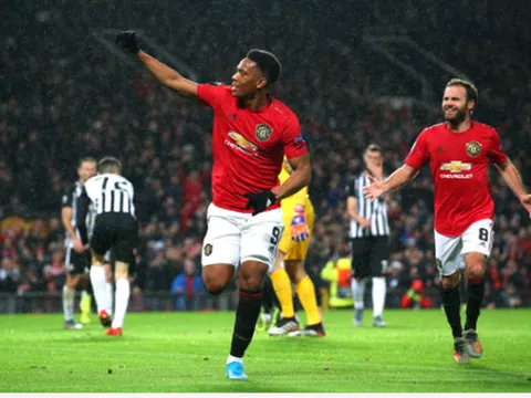 Song sát nổ súng, Man United chính thức đi tiếp ở Europa League