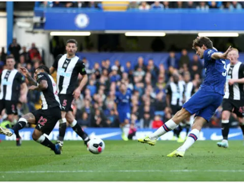 Siêu phẩm trái phá giúp Chelsea "đá văng" Arsenal khỏi Top 3 EPL