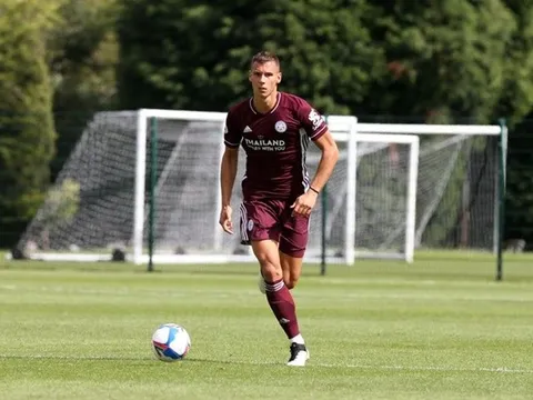 CHÍNH THỨC! Sau Liverpool, đến Leicester trao hàng cho đối tác