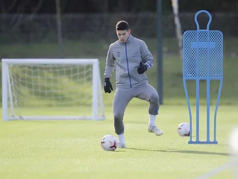 XONG! Ancelotti chốt khả năng James Rodriguez ra sân đối đầu Quỷ đỏ