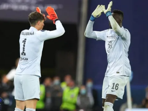 Carragher bảo vệ Tuchel về quyết định tung Kepa vào sân