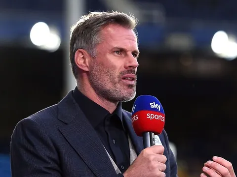 Carragher chỉ trích CĐV Chelsea là “đạo đức giả”
