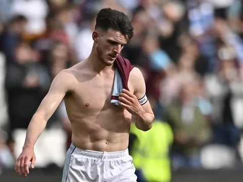Carragher khuyên Declan Rice không gia nhập Man United
