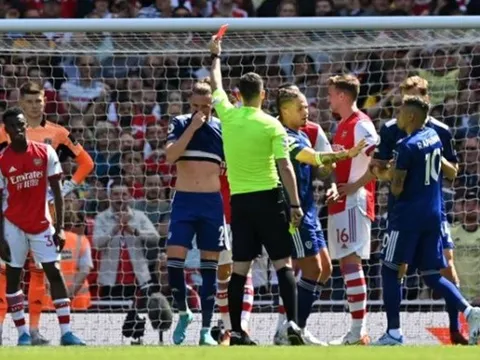 Carragher: "Tên ngốc đần độn"