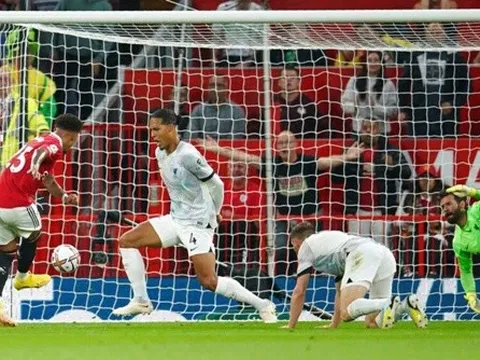 Carragher: "Thật đáng xấu hổ"