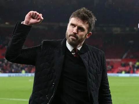 Carrick suýt tái xuất bóng đá Anh