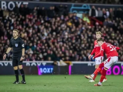 Carrick 2.0 của Man Utd rực sáng trước Arsenal